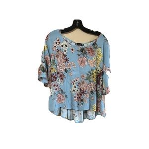 C’EST MOI FLORAL BLOUSE RUFFLED SLEEVY IN SIZE MEDIUM